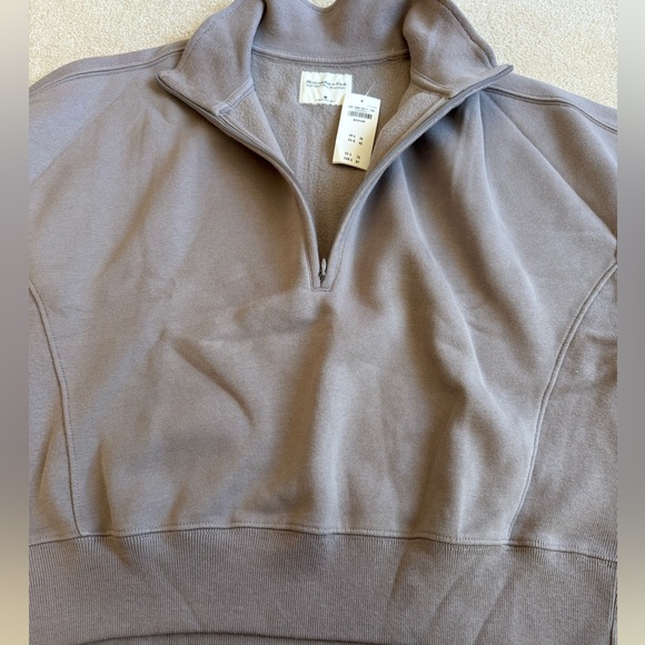 Abercrombie 1/4 Zip Sweatshirt - Picture 4 of 5